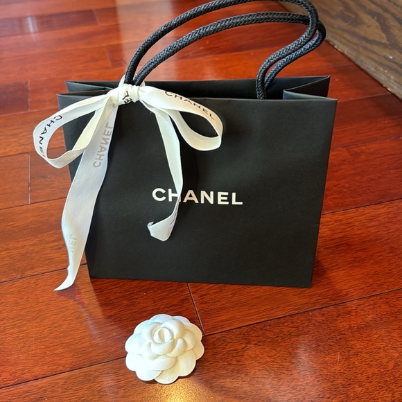 Chanel Shopping Bag with Camellia - Picture 1 of 6